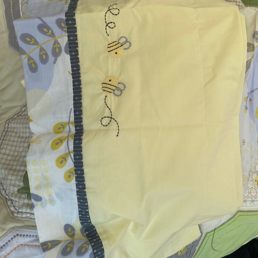 Nursery Bedding Set - Picture 9 of 9
